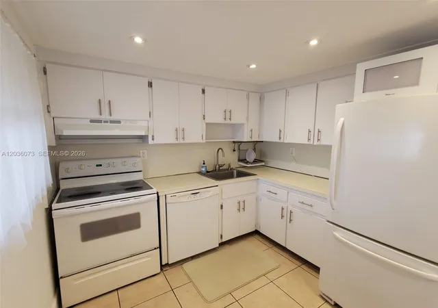 2nd image of 7900 Tatum Waterway Dr, Miami Beach, FL 33141