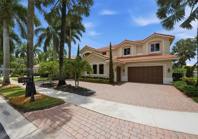 Homes for sale in Weston, FL | 929 Gulfstream Ct, Weston, FL 33327 | MLS# A12034492