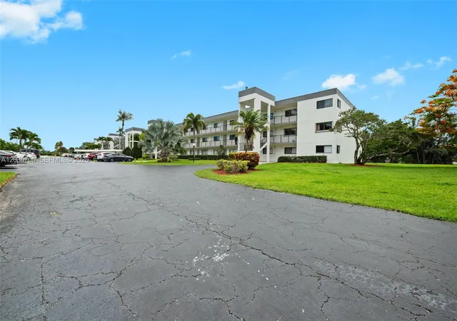 Homes for sale in Delray Beach, FL | 5598 Witney Dr #214, Delray Beach, FL 33484 | MLS# A12035755