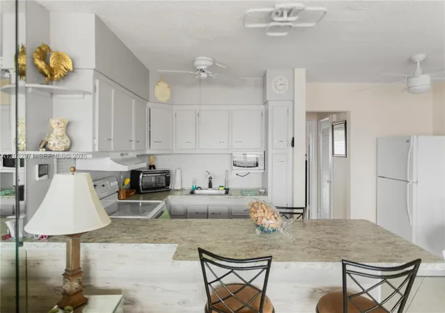 3rd image of 725 Sw 11Th Ave #12, Hallandale Beach, FL 33009 | MLS# A12032971