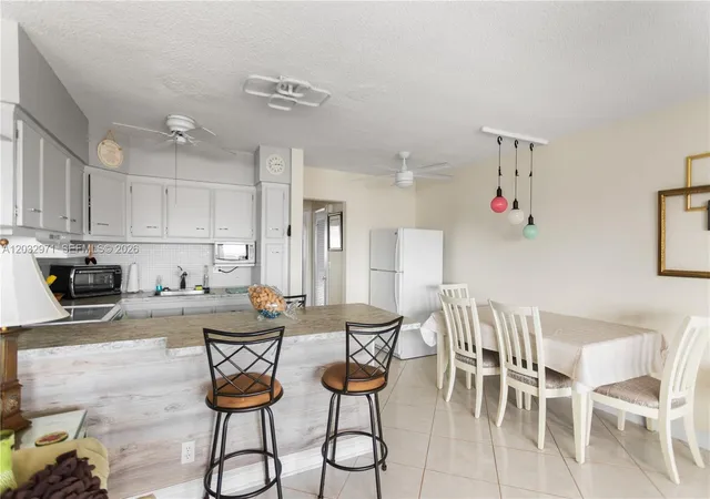 4th image of 725 Sw 11Th Ave #12, Hallandale Beach, FL 33009 | MLS# A12032971