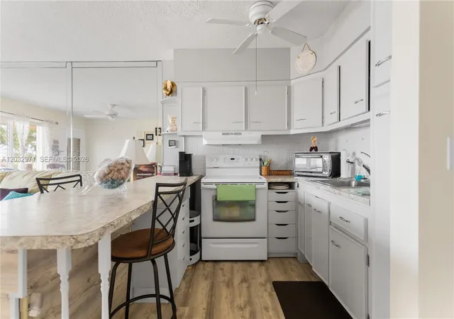 5th image of 725 Sw 11Th Ave #12, Hallandale Beach, FL 33009 | MLS# A12032971