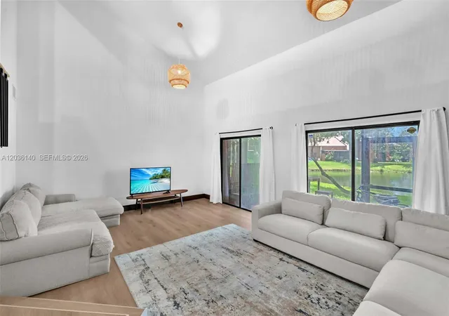 4th image of 4171 Sw 85Th Ave, Davie, FL 33328 | MLS# A12036140