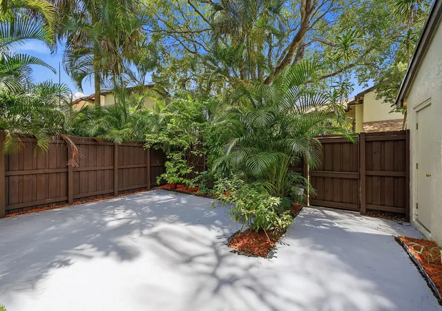 Townhouse for sale at 3349 Cocoplum Cir #33129, Coconut Creek, FL 33063 | MLS# B26040489