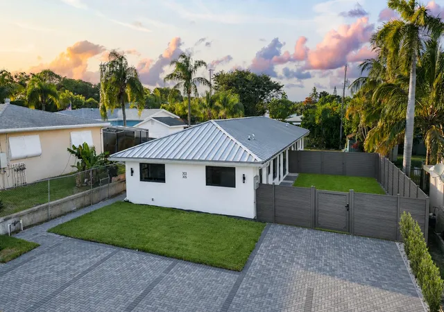 Multi family home for sale at 303 De Carie St, Delray Beach, FL 33444 | MLS# B26040525