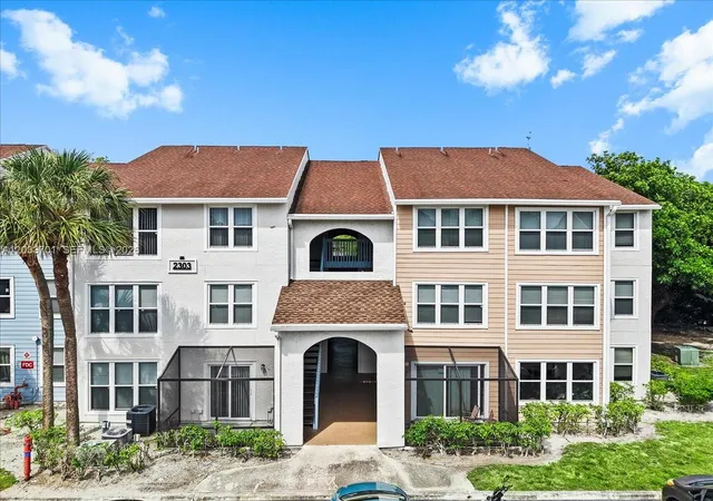 2nd image of 2303 N Congress Ave #27, Boynton Beach, FL 33426 | MLS# A12033701