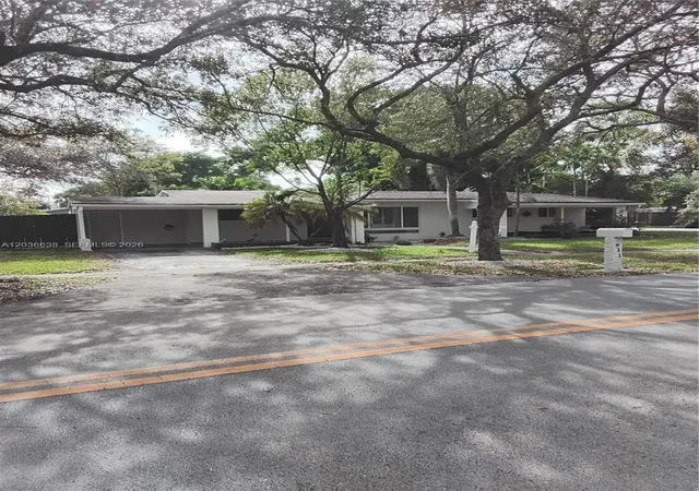 1st image of 911 W Country Club Cir, Plantation, FL 33317 | MLS# A12036638
