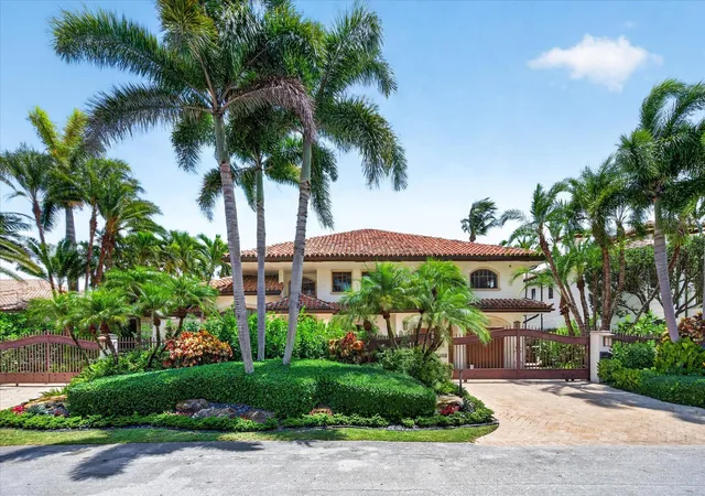 Homes for sale in Fort Lauderdale, FL | 2740 Ne 17Th St, Fort Lauderdale, FL 33305 | MLS# B26040792