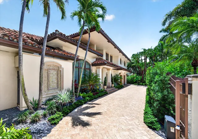 Homes for sale in Fort Lauderdale, FL | 2740 Ne 17Th St, Fort Lauderdale, FL 33305 | MLS# B26040792