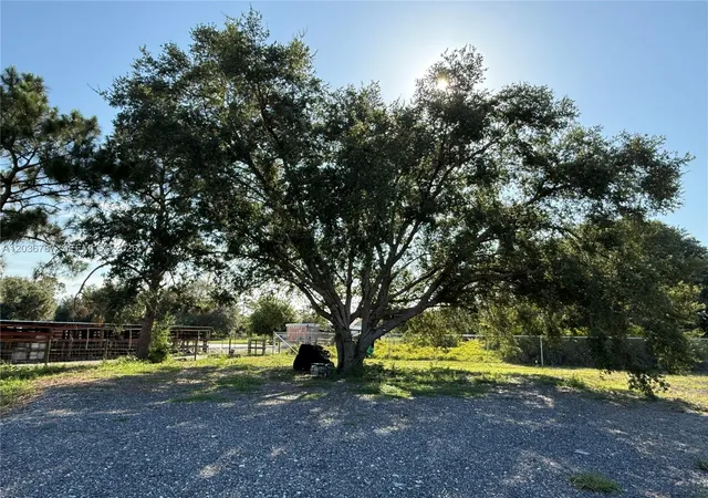 2nd image of 575 S Jinete St, Clewiston, FL 33440 | MLS# A12036787