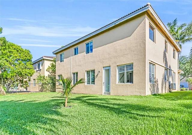 Homes for sale in Miami Gardens, FL | 945 Nw 206th St, Miami Gardens, FL 33169 | MLS# A12036789