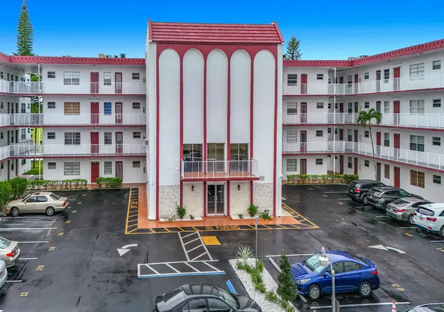 Listing Photo 5 - Condo for sale in building located at 4270 Nw 40Th St, Lauderdale Lakes, FL 33319 - Unit #401