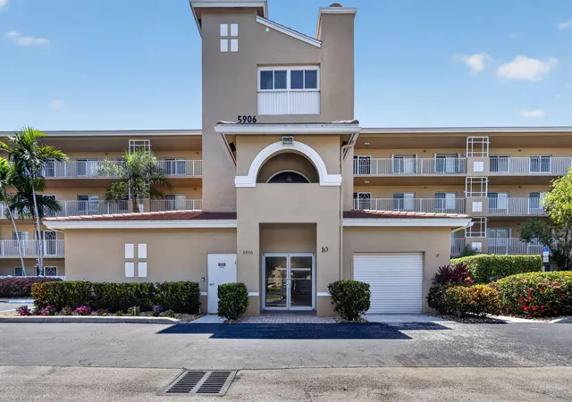 Homes for sale in Boynton Beach, FL | 5906 Crystal Shores Dr #208, Boynton Beach, FL 33437 | MLS# B26040889