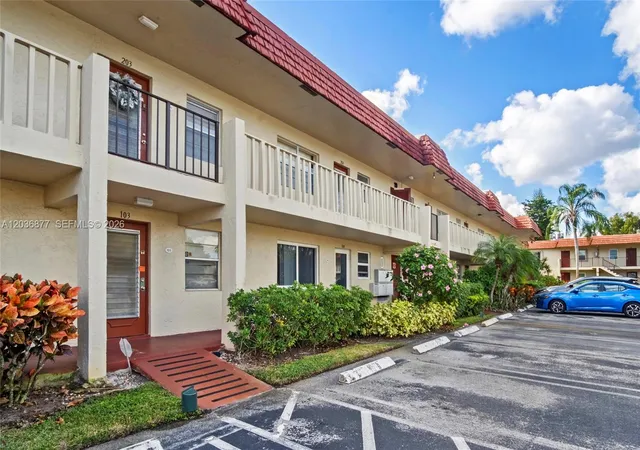 24th image of 19 Abbey Ln #104, Delray Beach, FL 33446 | MLS# A12036877