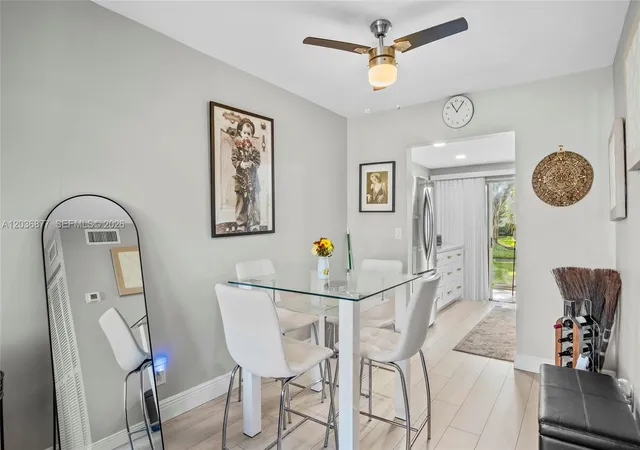 5th image of 19 Abbey Ln #104, Delray Beach, FL 33446 | MLS# A12036877