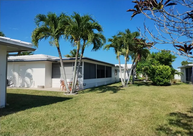 Photo 3 of Single family home for sale at 6810 Nw 75th Street, Tamarac, FL 33321 | MLS# B26040976 | Listing updated on 2026-09-26