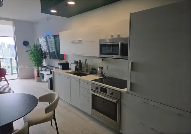 3rd image of 45 Sw 9Th St #4309, Miami, FL 33130 | MLS# A12034698