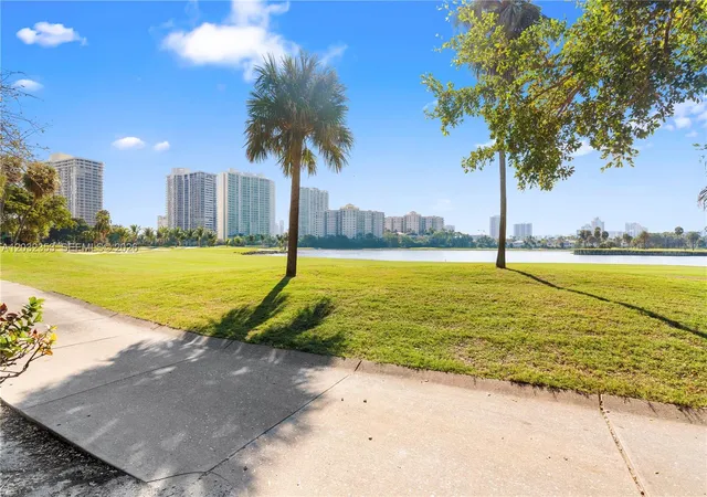 4th image of 3625 N Country Club Dr #603, Aventura, FL 33180 | MLS# A12032353