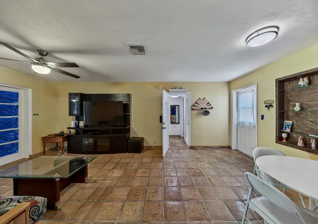 Photo 3 of House for sale at 2318 N Ocean Blvd, Fort Lauderdale, FL 33305 | MLS# B26041062 | Listing updated on 2026-09-28