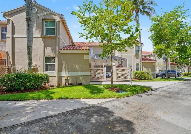 3rd image of 10994 Neptune Dr, Hollywood, FL 33026 | MLS# A12036760