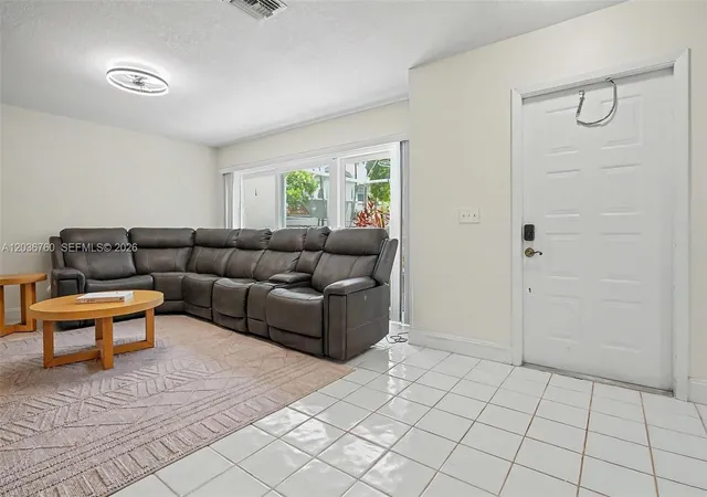 5th image of 10994 Neptune Dr, Hollywood, FL 33026 | MLS# A12036760