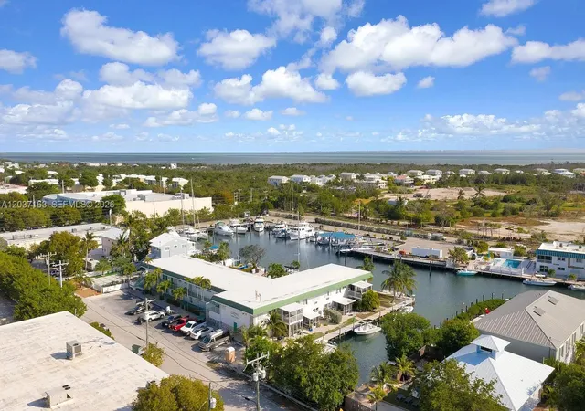 2nd image of 5301 Ocean Ter #1, Marathon, FL 33050 | MLS# A12037163