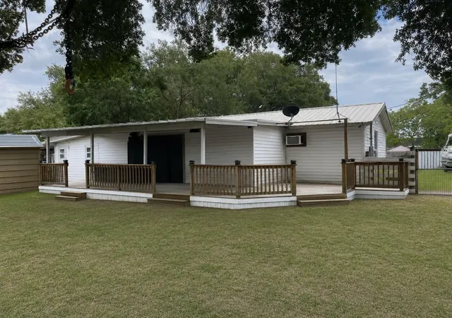 1st image of 1111 Nw 3rd St, Okeechobee, FL 34972 | MLS# B26041174