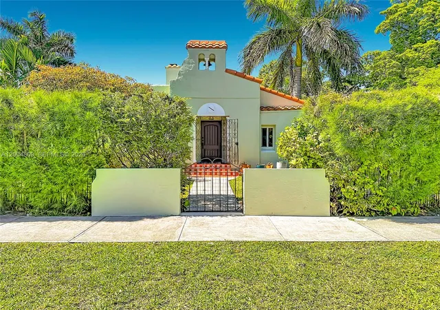 1st image of 1029 Harrison St, Hollywood, FL 33019 | MLS# A12004869