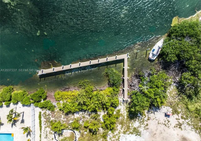 3rd image of 30988 Witters Ln, Big Pine Key, FL 33043 | MLS# A12037227