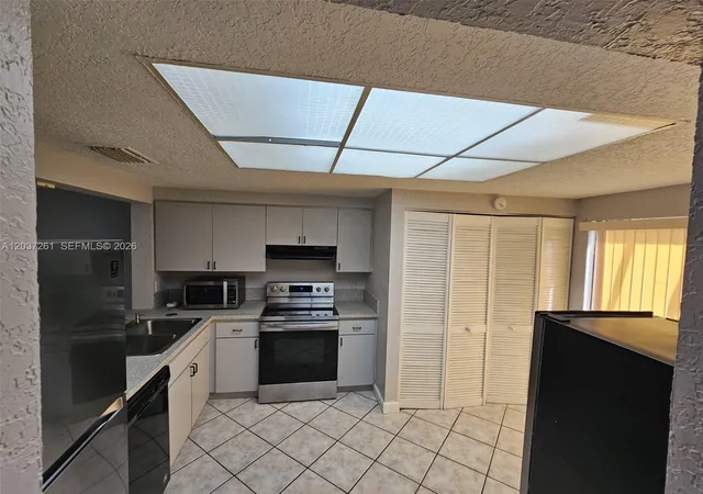 4th image of 8837 NW 48th St, Sunrise, FL 33351