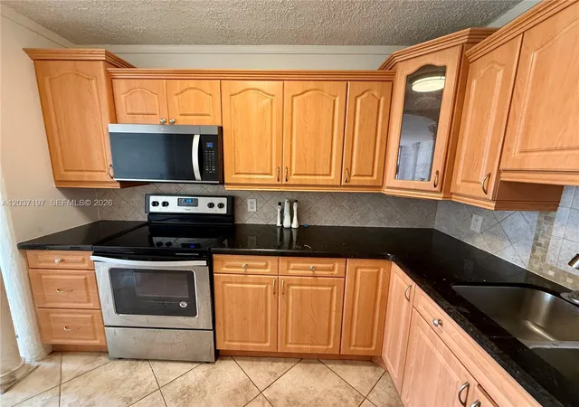 4th image of 2025 Ne 164Th St #507, North Miami Beach, FL 33162 | MLS# A12037197
