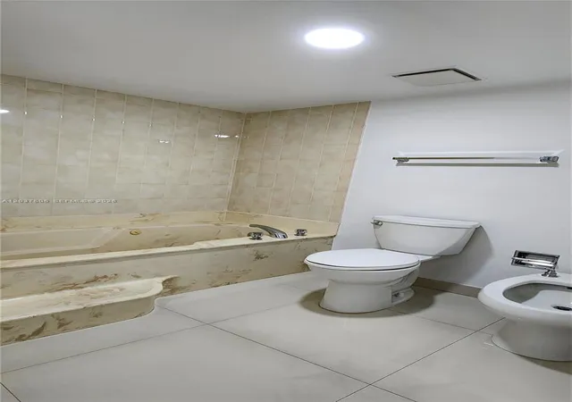 10th image of 520 Brickell Key Dr #A802, Miami, FL 33131 | MLS# A12037505