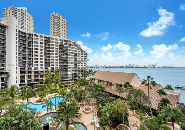 2nd image of 520 Brickell Key Dr #A802, Miami, FL 33131 | MLS# A12037505