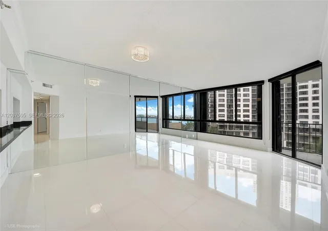 4th image of 520 Brickell Key Dr #A802, Miami, FL 33131 | MLS# A12037505