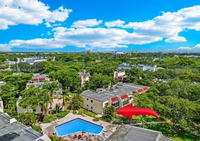 Homes for sale in Plantation, FL | 301 N Pine Island Road, Plantation, FL 33324 | Houzeo