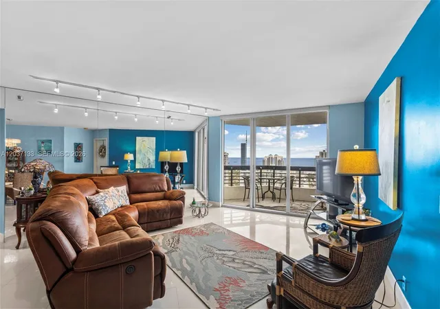 2nd image of 3500 Mystic Pointe Dr #3307, Aventura, FL 33180 | MLS# A12037133