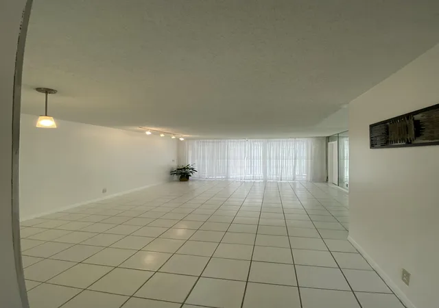 2nd image of 4110 Tivoli Ct #103, Lake Worth Beach, FL 33467 | MLS# B26041429
