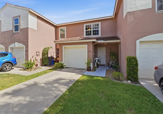 Photo 3 of Townhouse for sale at 6929 Willow Crk Run, Lake Worth, FL 33463 | MLS# B26041445 | Listing updated on 2026-09-23