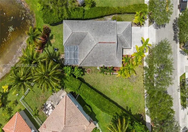 Homes for sale in Weston, FL | 649 Willow Bend Rd, Weston, FL 33327 | MLS# A12037326