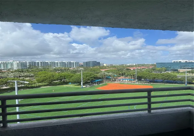 2nd image of 3300 Ne 191St St #1001, Miami, FL 33180 | MLS# A12037633