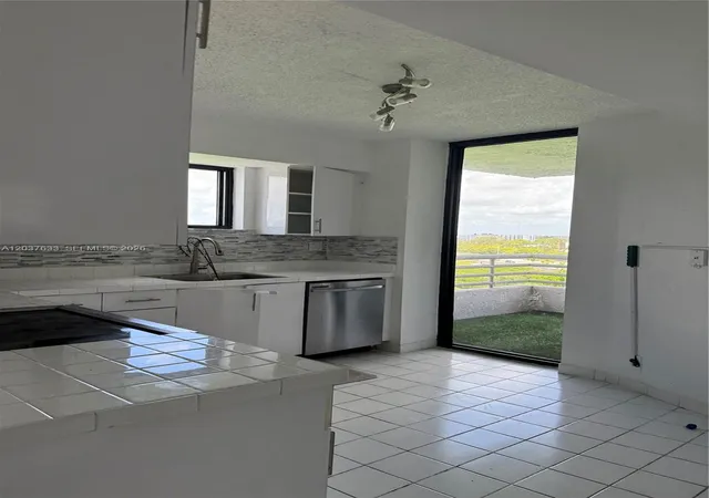 3rd image of 3300 Ne 191St St #1001, Miami, FL 33180 | MLS# A12037633