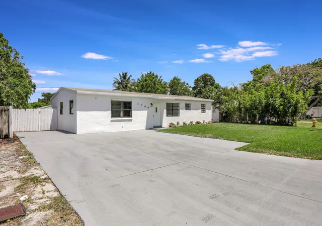 Photo 2 of Single family home for sale at 3060 Ne 12th Avenue, Pompano Beach, FL 33064 | MLS# B26041484 | Listing updated on 2026-10-08