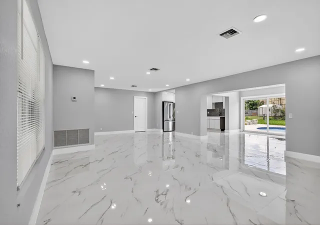 5th image of 1408 Cochran Dr, Lake Worth Beach, FL 33461 | MLS# B26041534