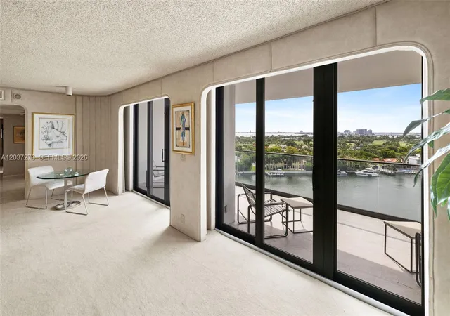 3rd image of 5500 Collins Ave #1401, Miami Beach, FL 33140 | MLS# A12037273