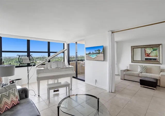 3rd image of 2555 Collins Ave #1508, Miami Beach, FL 33140 | MLS# A12036735