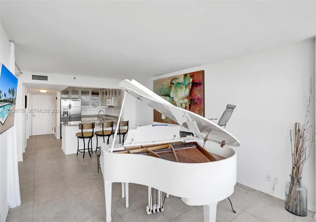 4th image of 2555 Collins Ave #1508, Miami Beach, FL 33140 | MLS# A12036735