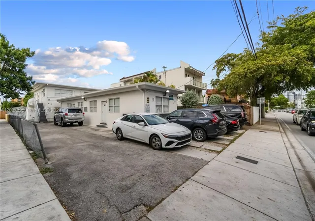 3rd image of 1131 Sw 7Th St, Miami, FL 33130 | MLS# A12037995