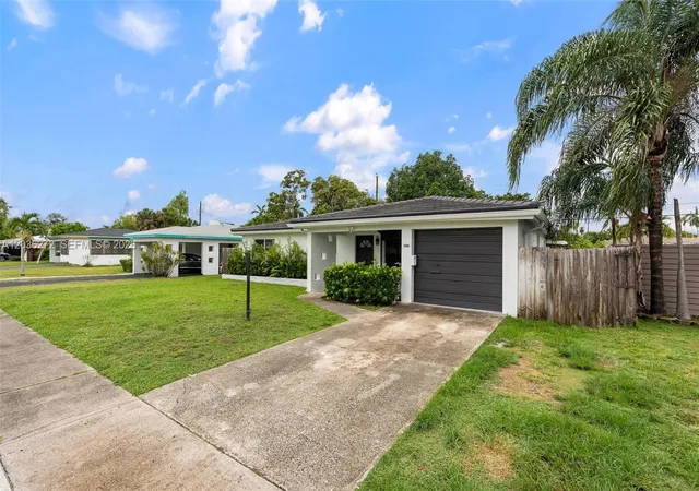 3rd image of 706 N 32Nd Ct, Hollywood, FL 33021 | MLS# A12036272