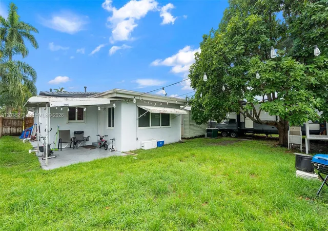 4th image of 706 N 32Nd Ct, Hollywood, FL 33021 | MLS# A12036272