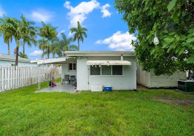 5th image of 706 N 32Nd Ct, Hollywood, FL 33021 | MLS# A12036272